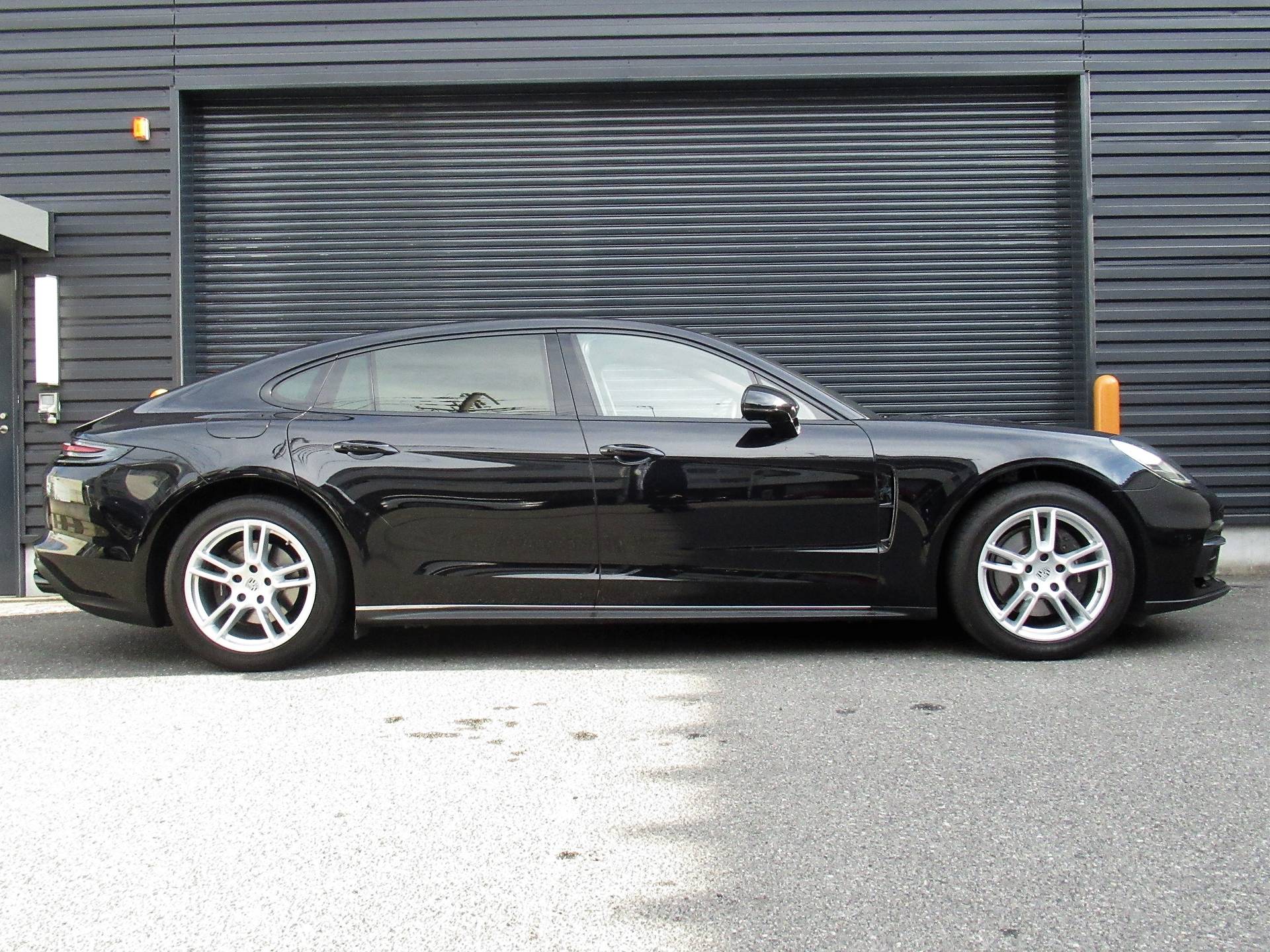 Porsche Panamera 4 Executive の中古車を Pc 堺 西大阪認定中古車センターで購入