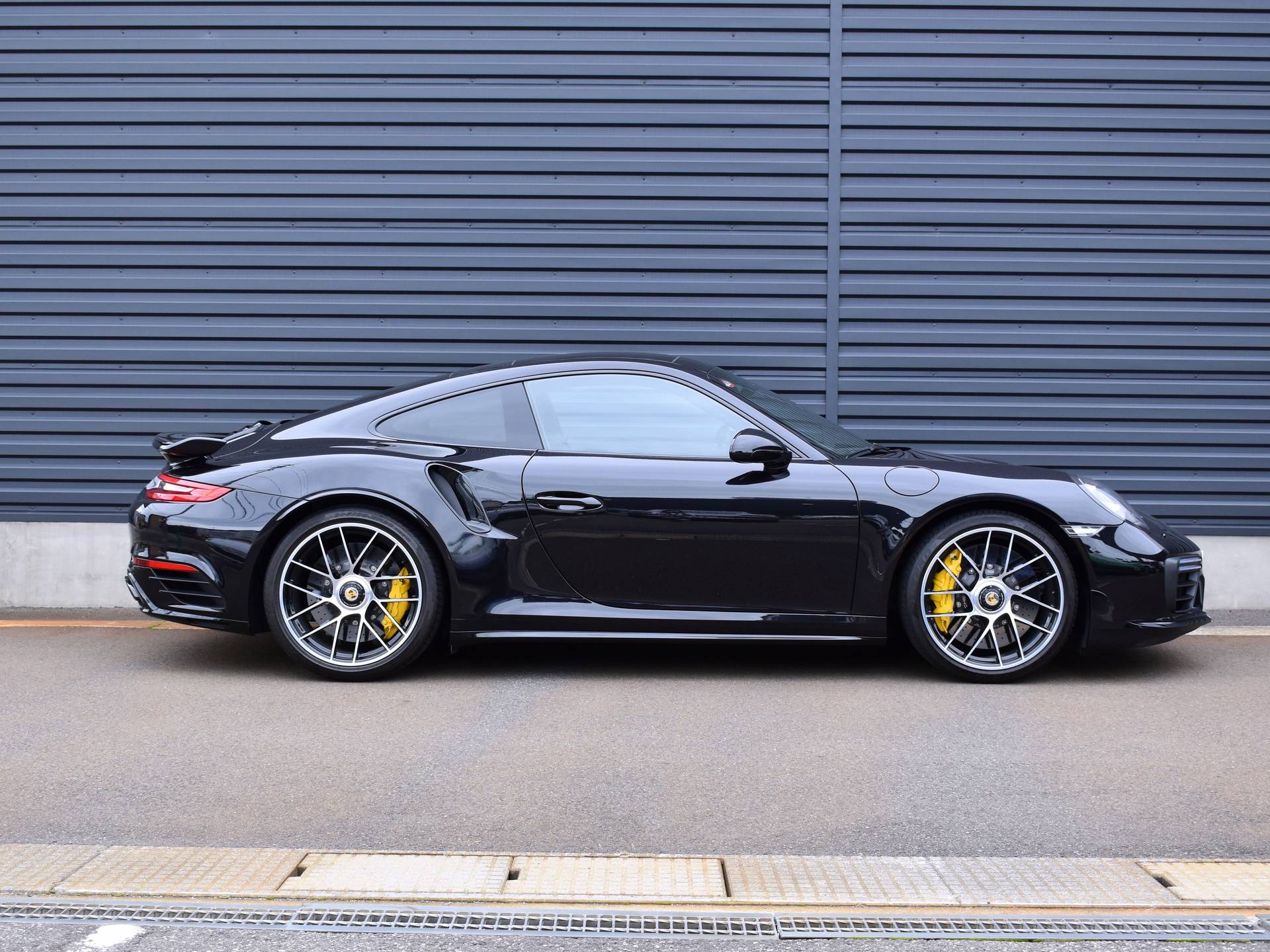 Porsche 911 Turbo S の中古車を Porsche Center Fukuiで購入