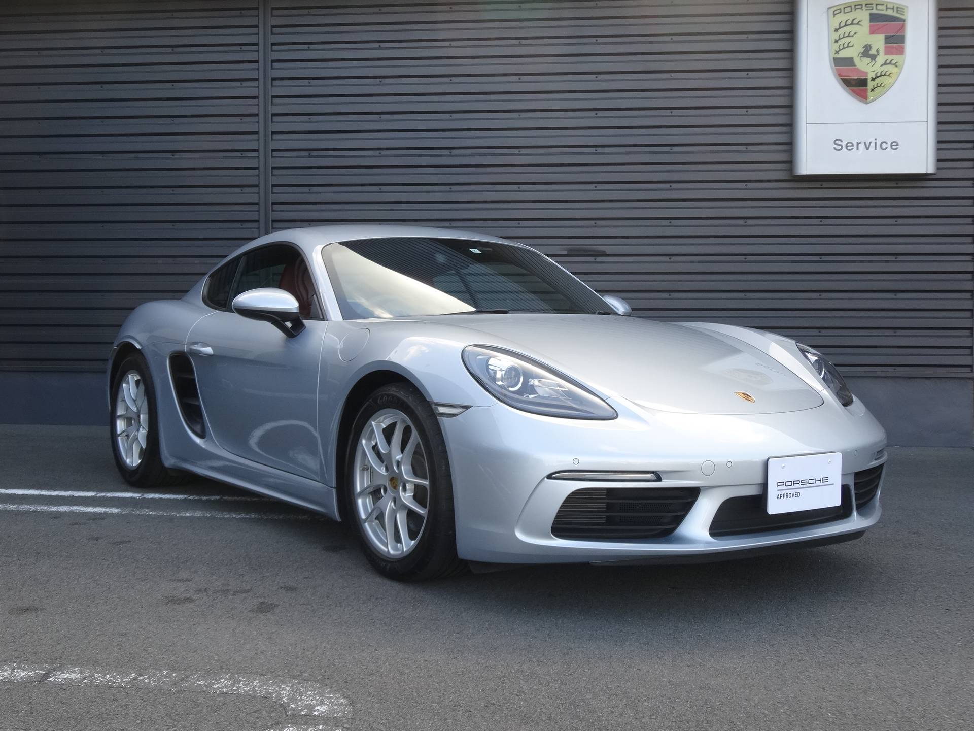 Porsche 17 ポルシェ 718 Cayman の中古車を ポルシェセンター高松 四国中央認定中古車センターで購入